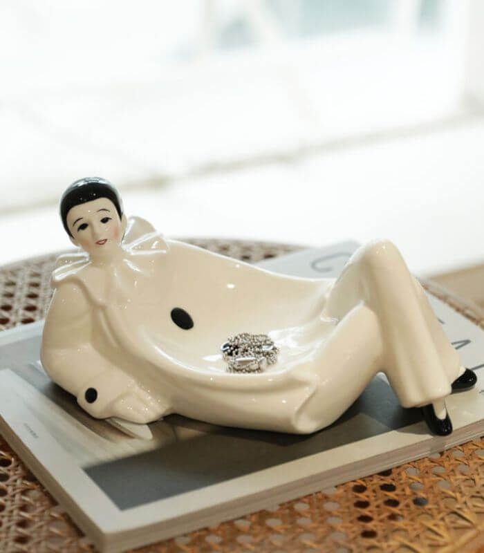 Pierrot Porcelain Trinket Dish – Hand-Painted Clown Ring Holder (23 cm / 9.06 inch)