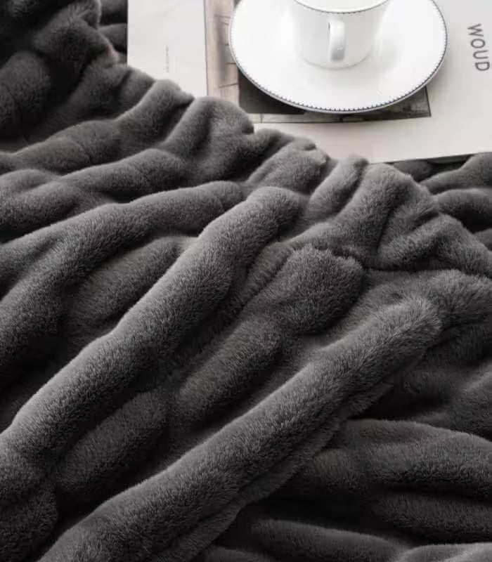 Faux Fur Throw Blanket Luxe Grey Plush and Thick (2 kg)