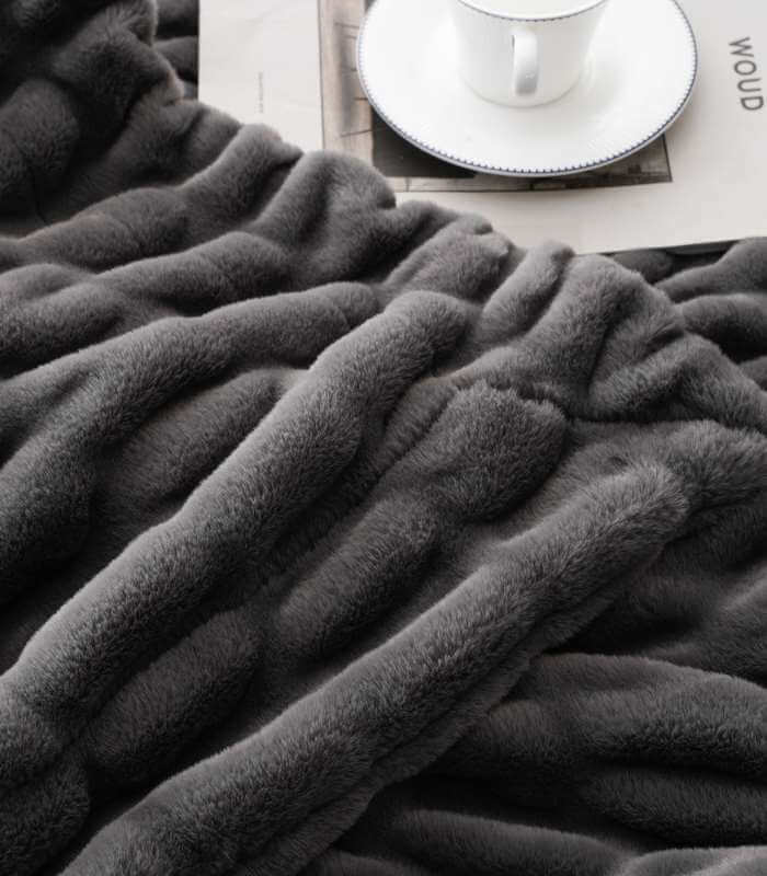 Faux Fur Throw Blanket Luxe Grey Plush and Thick (2 kg)