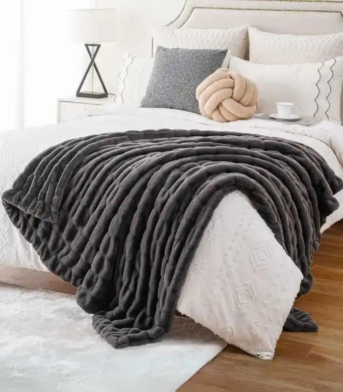 Faux Fur Throw Blanket Luxe Grey Plush and Thick (2 kg)