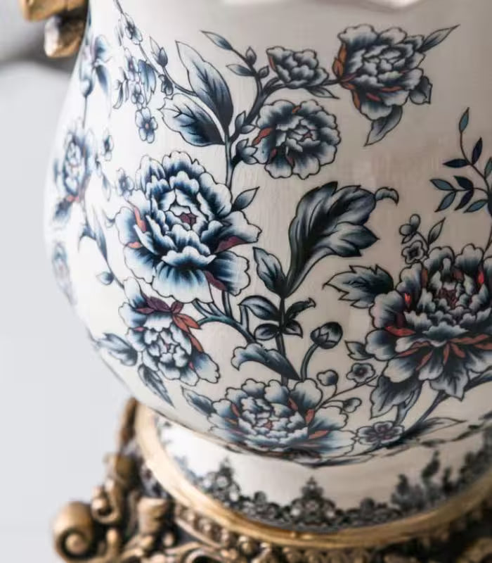 Elegant Blue & White Porcelain Vase with Crackle Glaze 21 cm (8.27 in)