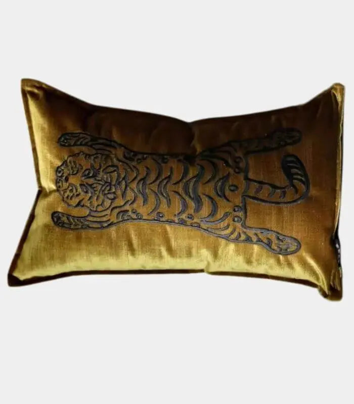 Tiger Embroidered Velvet Cushion Cover – Statement Accent Design 30x50 cm (20 x 12in) Golden