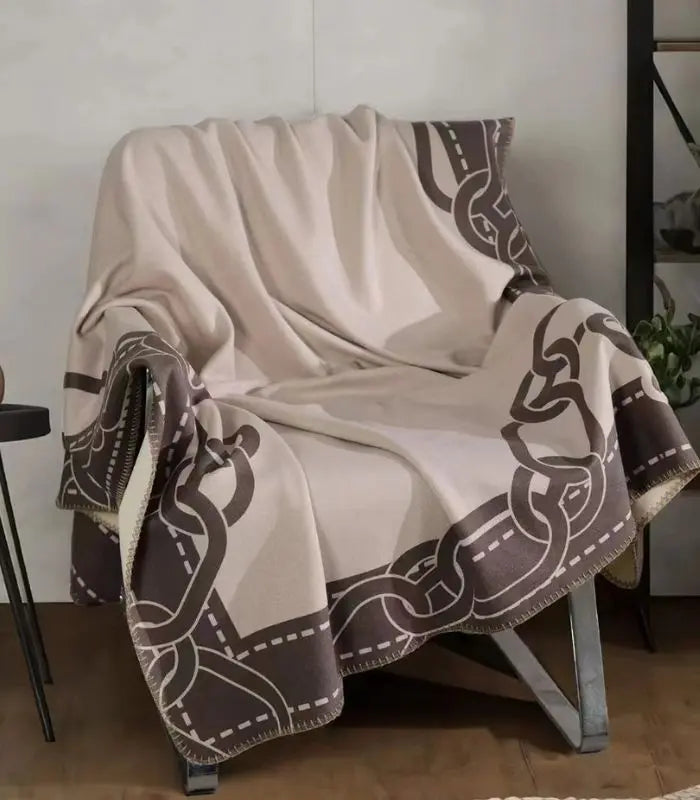 Chaîne d'Élégance Throw Blanket - Parisian Inspired Home Accent