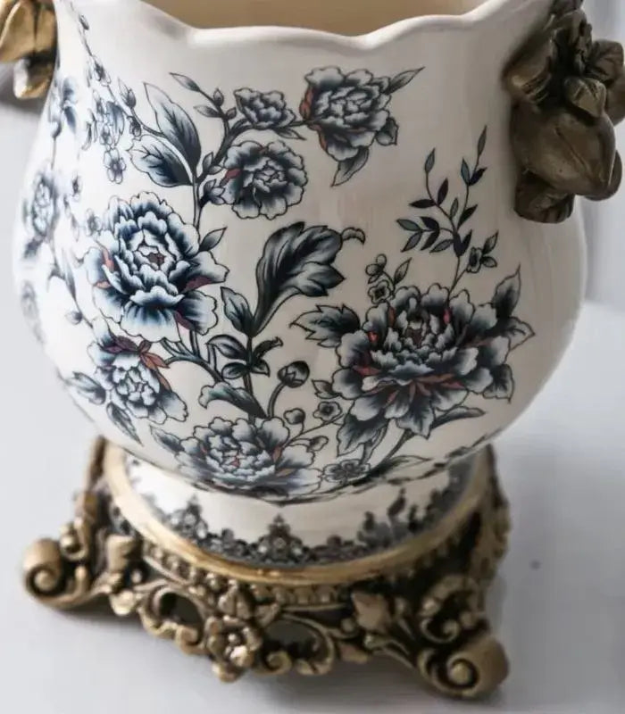 Elegant Blue & White Porcelain Vase with Crackle Glaze 21 cm (8.27 in)