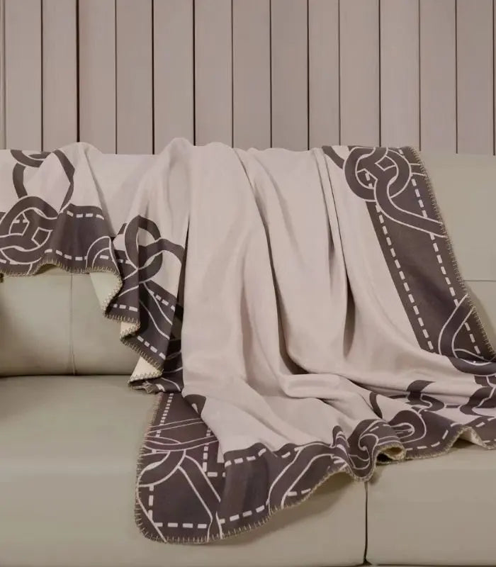 Chaîne d'Élégance Throw Blanket - Parisian Inspired Home Accent