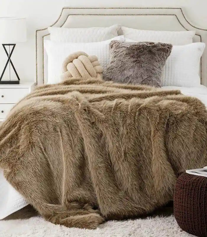 Faux Fur Throw Blanket – Sophisticated Textured Design Natural Tan