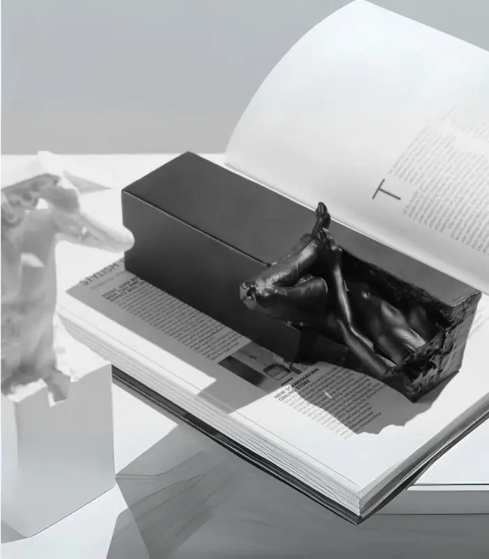 Set 2 Pcs Modern Abstract Human Form Bookends - Artistic Resin Sculpture Set