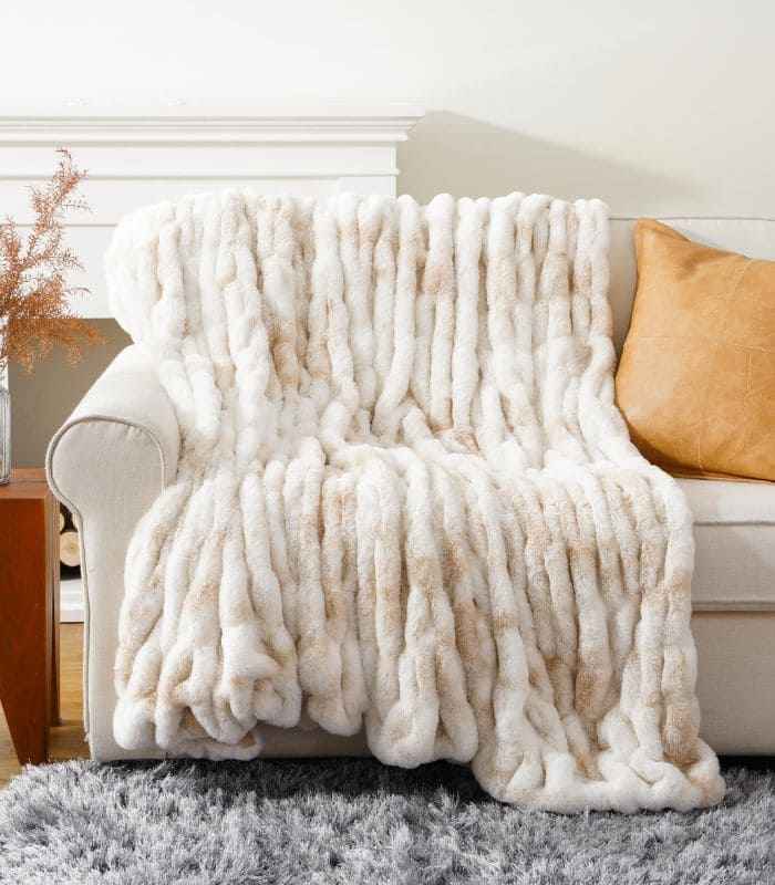 Faux Fur Throw Blanket Luxe Beige Plush and Thick (2 kg) LAST ARISTOCRAT