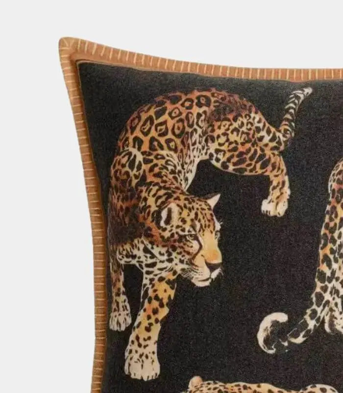 Serengeti Decorative Cushion – Leopard Wildlife Design 45x45 cm (18 in)
