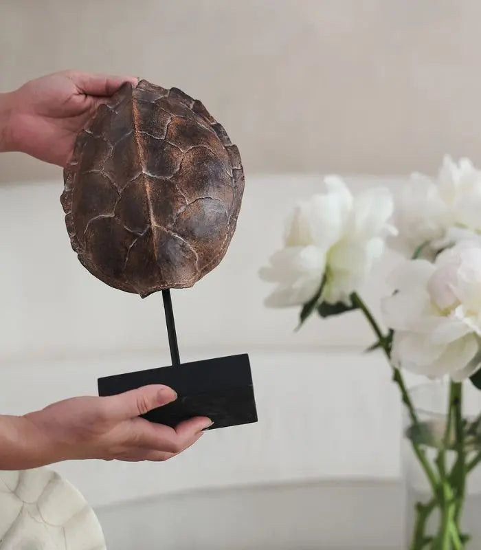 Terrapin Resin Sculpture – Compact Tortoise Shell Decorative Accent 32 cm