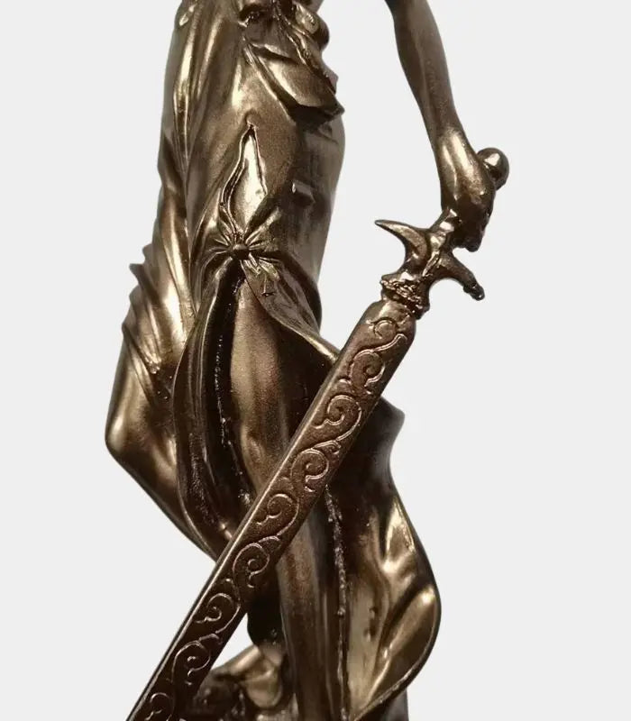 Vintage Style Justice Decorative Statue - Handcrafted Resin Sculpture (30.5 cm / 12 inches)