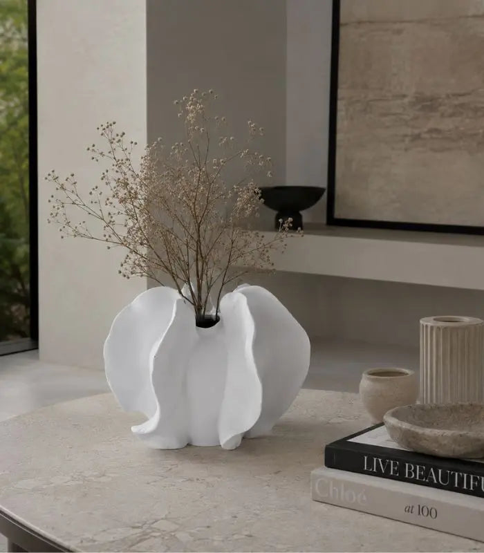 Reverie Resin Vase – Handcrafted Sculptural Design 24 cm (9.45 in)