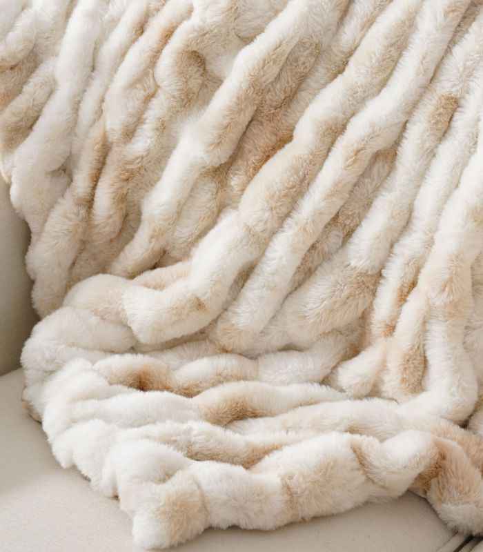 Faux Fur Throw Blanket Luxe Beige Plush and Thick (2 kg) LAST ARISTOCRAT