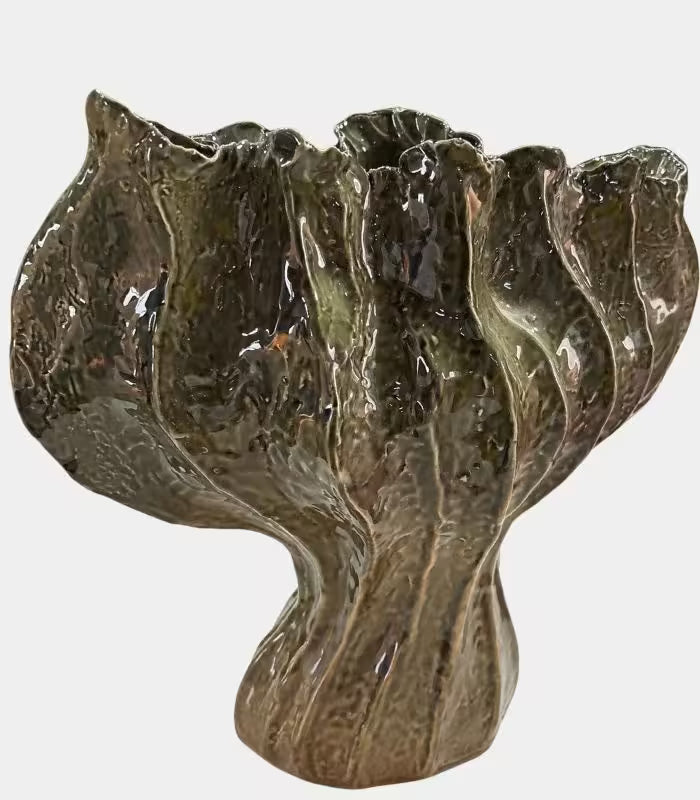 Foglia Handcrafted Ceramic Vase – Glazed Olive Green Leaf-Form Sculptural Vessel 34 cm / 13.4 in