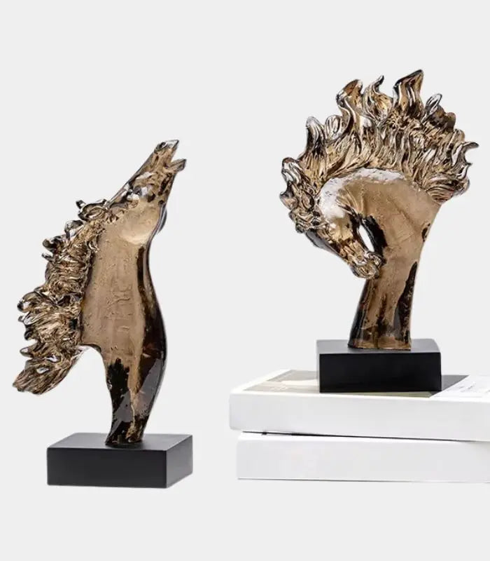 Horse Head Sculpture Resin Statue – Equestrian Home Décor with Black Base (31 cm)