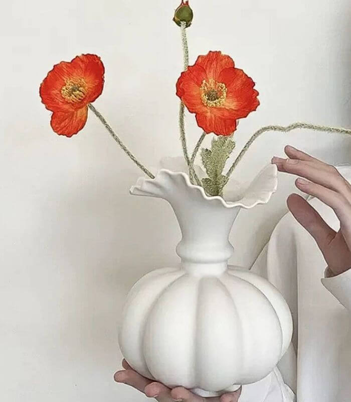 Luna geriffelte Keramikvase – Mattweiß, 20 cm