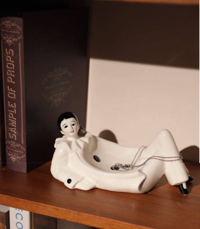 Pierrot Porcelain Trinket Dish – Hand-Painted Clown Ring Holder (23 cm / 9.06 inch)