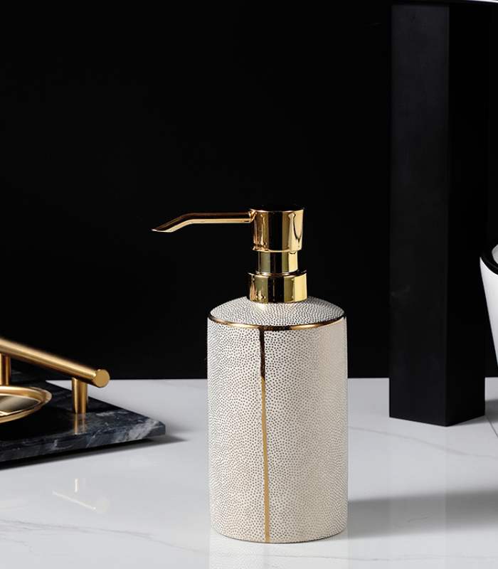 Badezimmer-Zubehörset aus Keramik