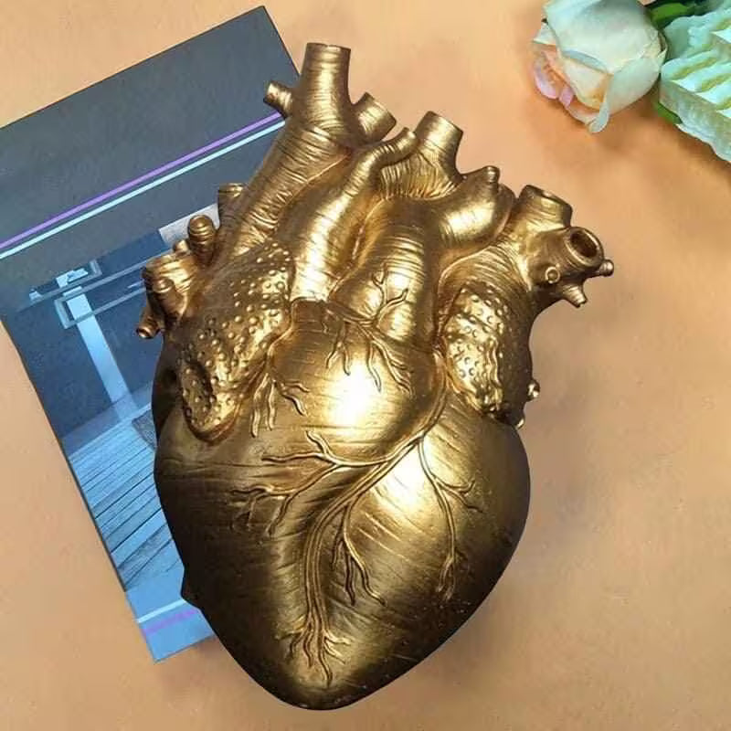 Heart Vase White Resin Gold