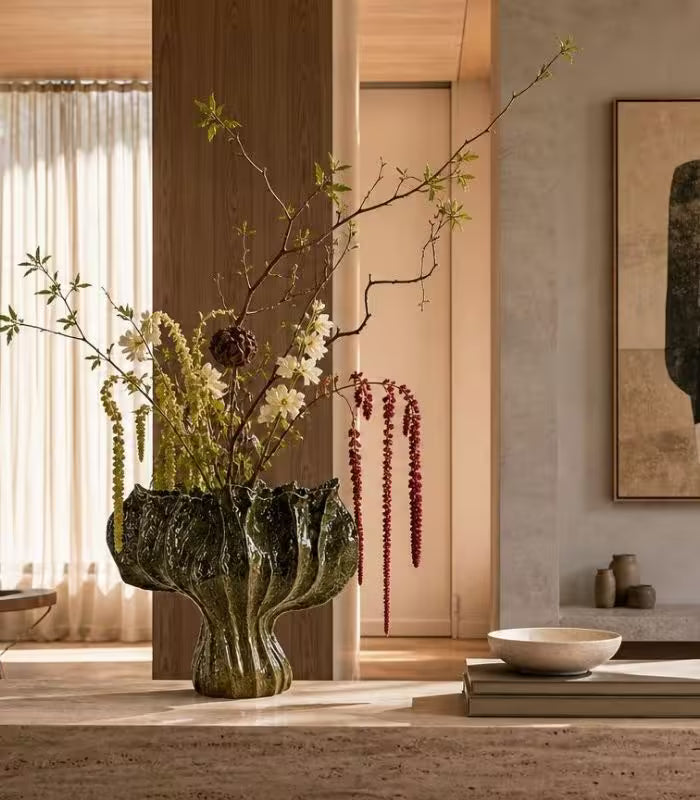 Foglia Handcrafted Ceramic Vase – Glazed Olive Green Leaf-Form Sculptural Vessel 34 cm / 13.4 in