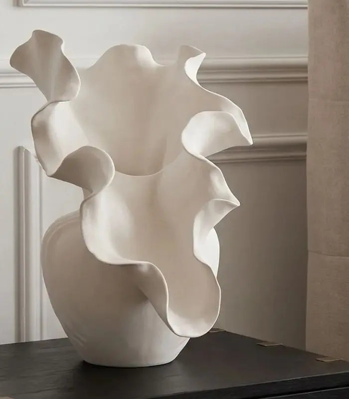 Verso Handcrafted Ceramic Vase – Sculptural Organic Form in White
