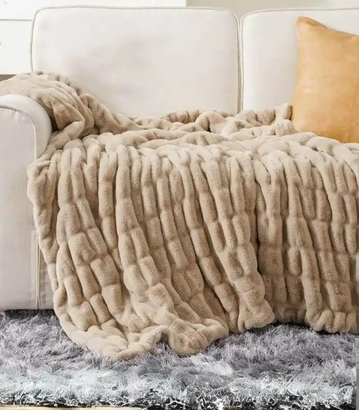 Faux Fur Throw Blanket Luxe Tan Plush and Thick (2 kg)
