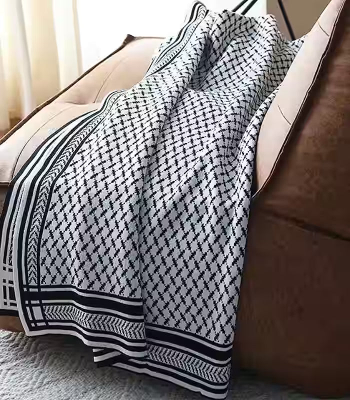 Versatile Reversible Throw Blanket - Cozy & Stylish Black & White Knitted