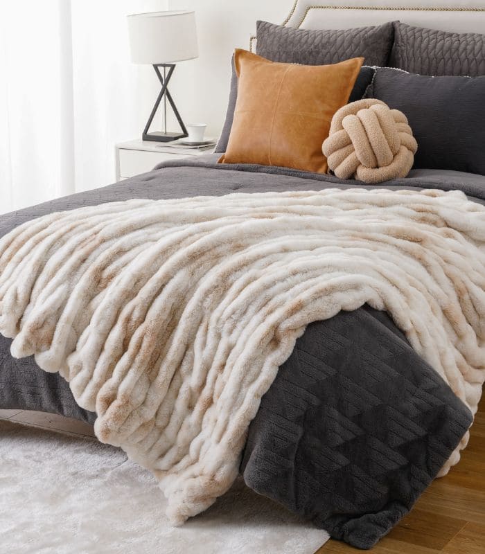 Faux Fur Throw Blanket Luxe Beige Plush and Thick (2 kg) LAST ARISTOCRAT