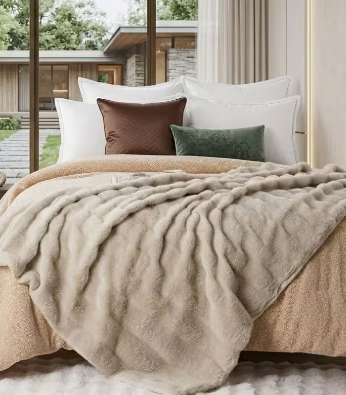 Cloud Faux Fur Throw Blanket – Plush Oversized Design for Sofa and Bed