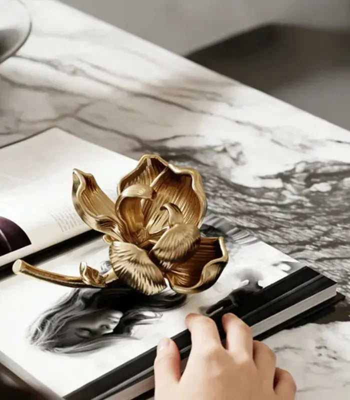 Auretta Magnolia Blossom Sculpture – Cast Metal Botanical Art Object 15 cm (5.91 in)