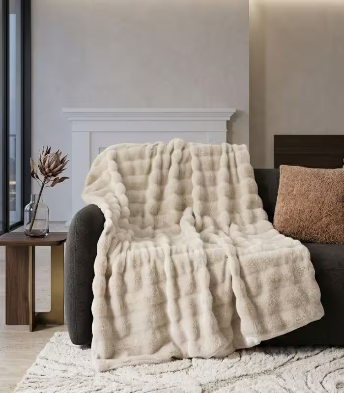 Cloud Faux Fur Throw Blanket – Plush Oversized Design for Sofa and Bed