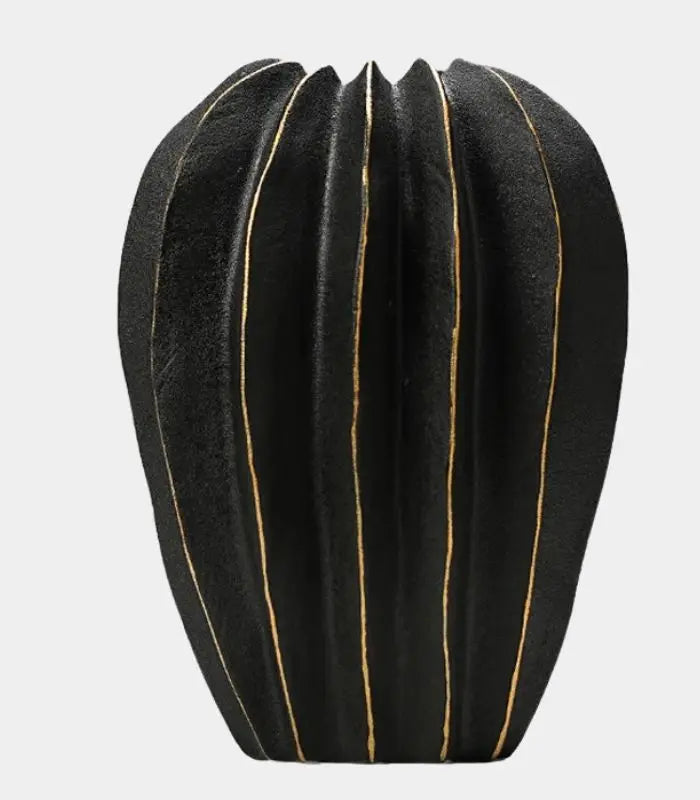 Noir Ceramic Vase – Gold-Lined Sculptural Design Black & Gold