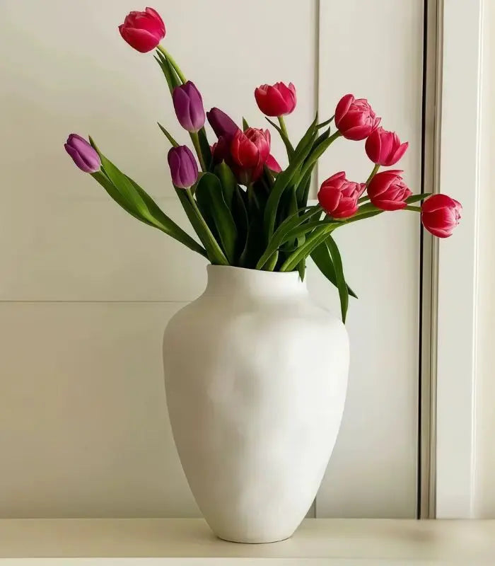 Atelier Ceramic Vase – Classic Amphora Silhouette Ivory