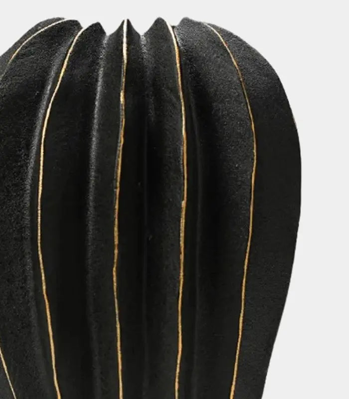 Noir Ceramic Vase – Gold-Lined Sculptural Design Black & Gold