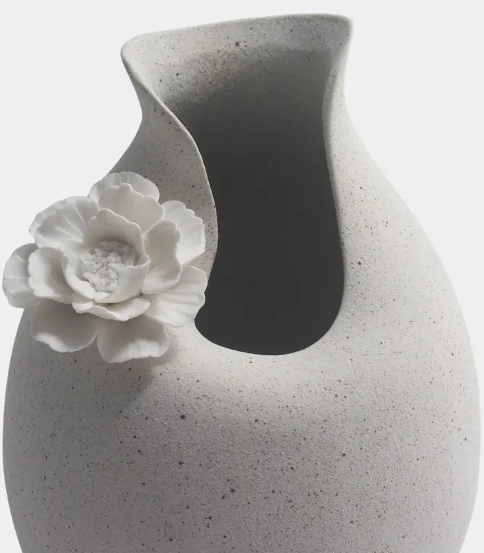 Lacrima Fiore Handcrafted Ceramic Vase – Sculptural Organic Form in Textured Cream 30 cm
