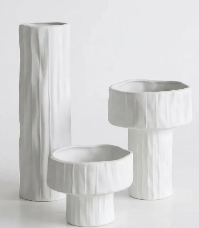 Sylvan Medium Ceramic Vase – White Textured Pedestal Vessel 23 cm / 9.1 in