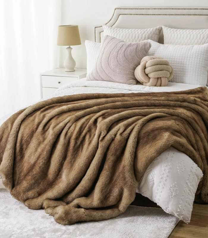 Faux Fur Blanket Light Brown Caramel