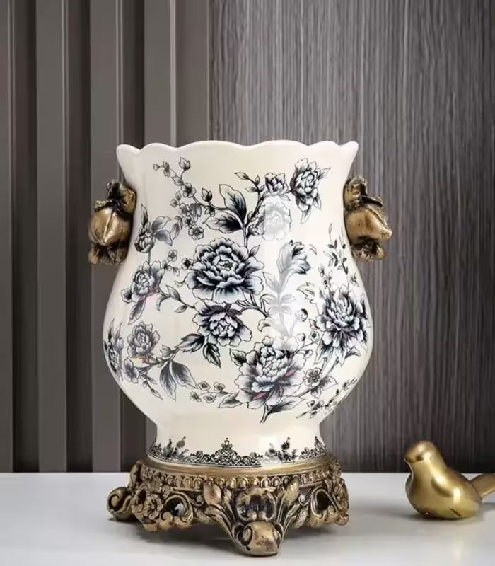 Elegant Blue & White Porcelain Vase with Crackle Glaze 21 cm (8.27 in)