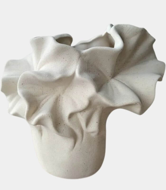Sculptural Ruffle Pattern Sculptural Ceramic Vase with Organic Ruffle Design – Contemporary Tabl