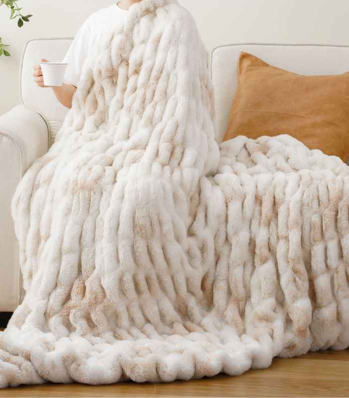 Faux Fur Throw Blanket Luxe Beige Plush and Thick (2 kg) - Last Aristocrat