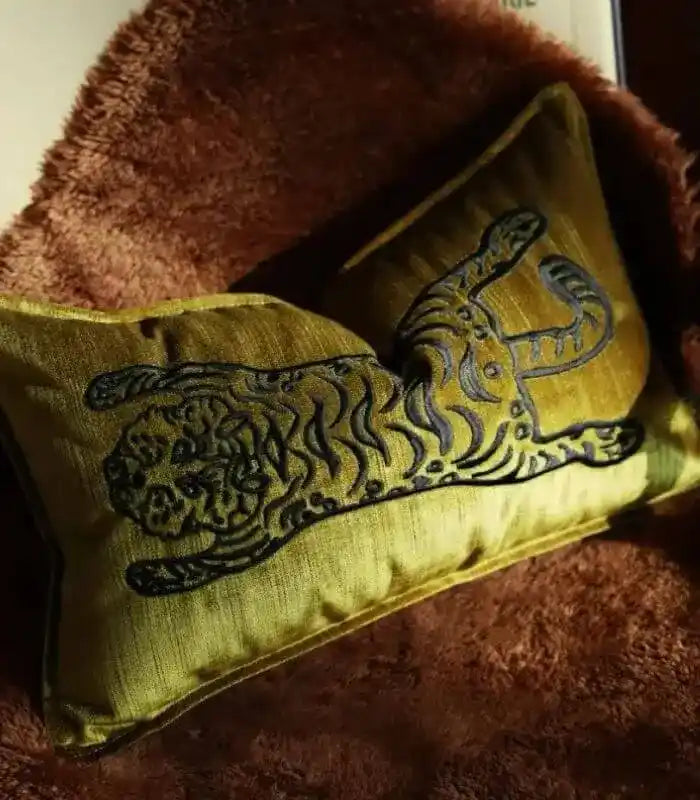 Tiger Embroidered Velvet Cushion Cover – Statement Accent Design 30x50 cm (20 x 12in) Golden
