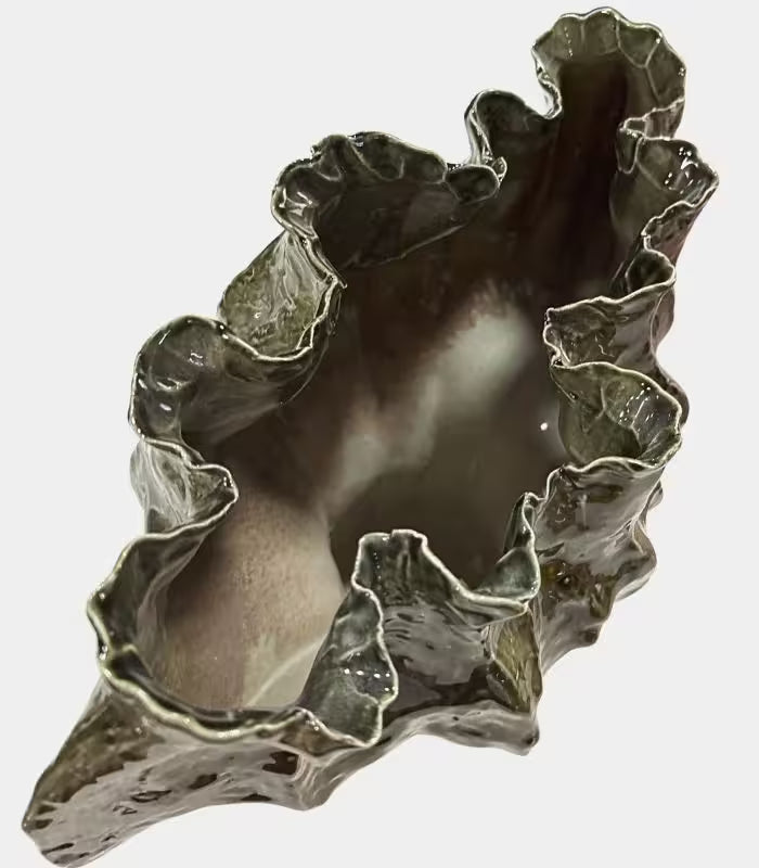 Foglia Handcrafted Ceramic Vase – Glazed Olive Green Leaf-Form Sculptural Vessel 34 cm / 13.4 in