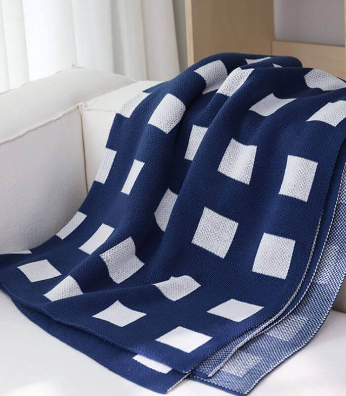 Geometric Knitted Blanket – Soft & Lightweight Throw, 130 x 180 cm (51 x 71 in)