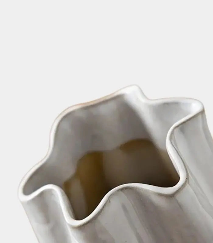 Elowen Textured Porcelain Vase – White Sculptural Ribbed Vessel 21.8 cm / 8.58 in