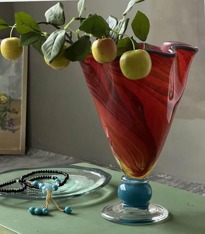 Mirabella Tabletop Vase Handcrafted Glass Vase with Vibrant Red Hues 30 cm