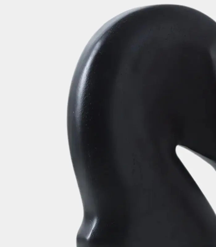 Cavalier Horse Head Sculpture Decorative Object – Minimalist Resin Design 28 cm