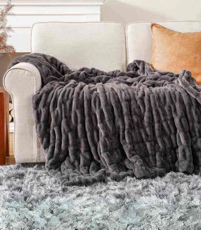 Faux Fur Throw Blanket Luxe Grey Plush and Thick (2 kg)