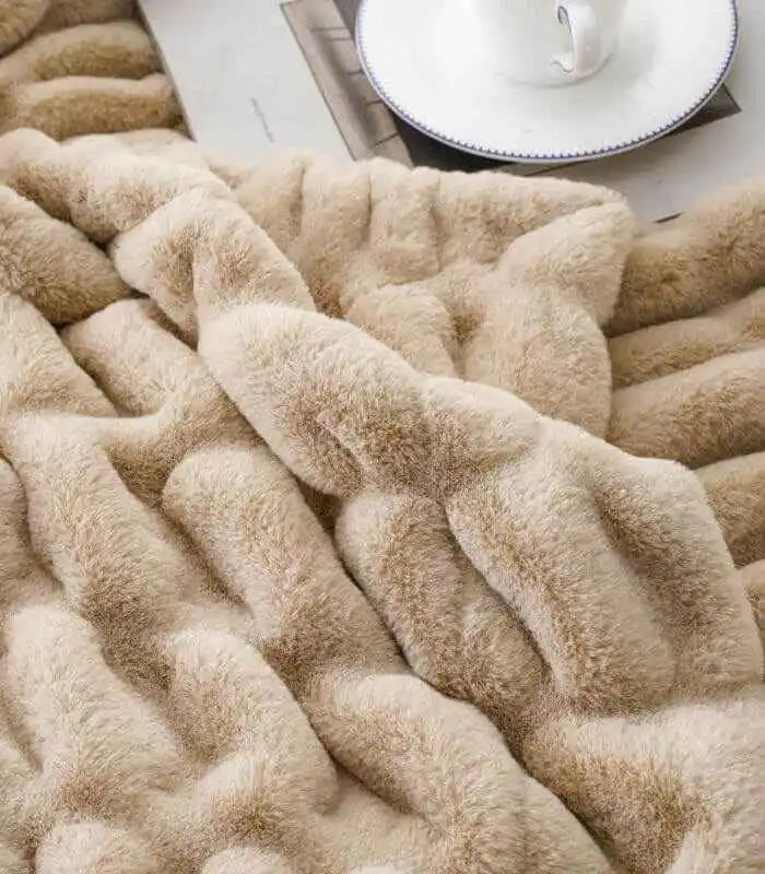 Faux Fur Throw Blanket Luxe Tan Plush and Thick (2 kg)