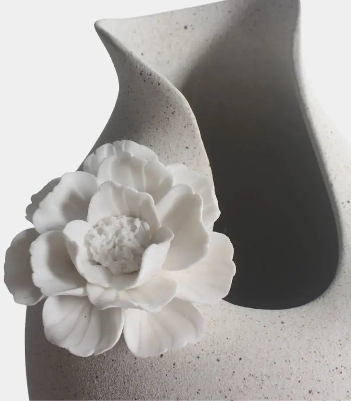 Lacrima Fiore Handcrafted Ceramic Vase – Sculptural Organic Form in Textured Cream 30 cm