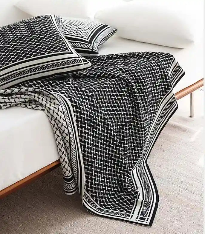 Versatile Reversible Throw Blanket - Cozy & Stylish Black & White Knitted